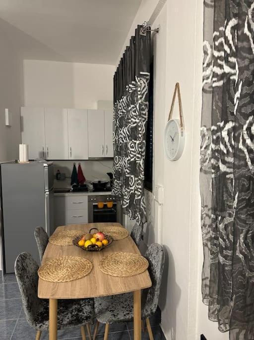Apartment Near The Centre Of Tirana Exterior foto