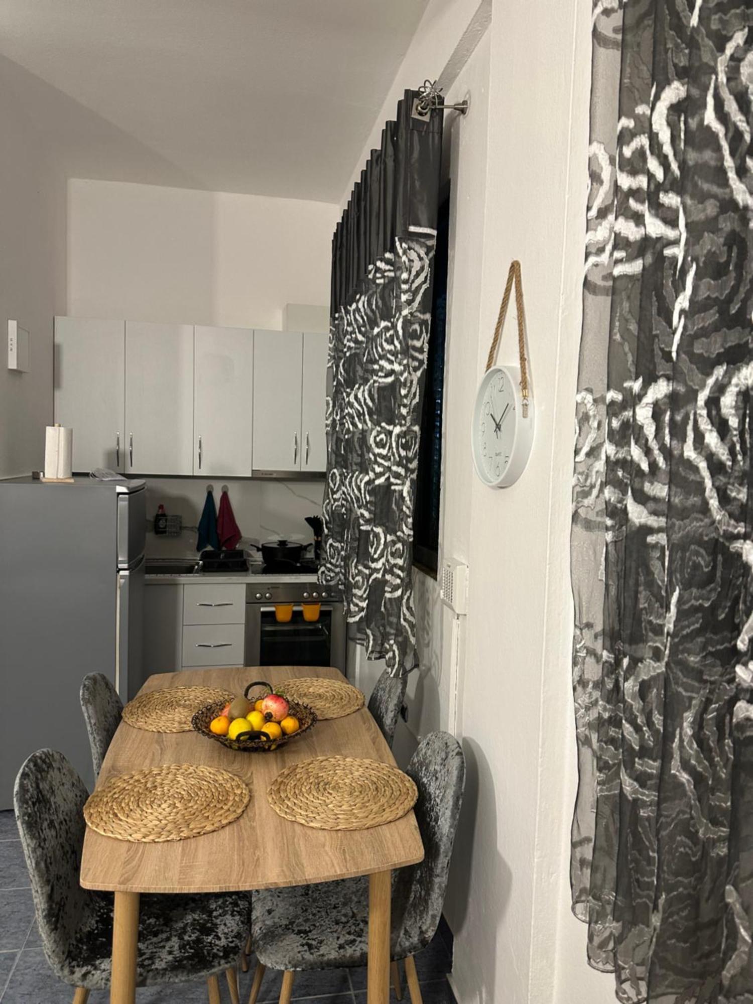 Apartment Near The Centre Of Tirana Exterior foto